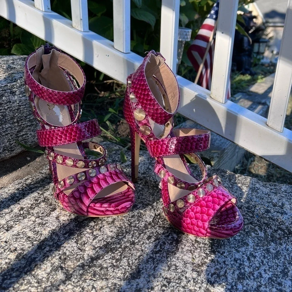 𝅺scene “Kara” fuchsia size 6.5 Heels (shoe dazzle)